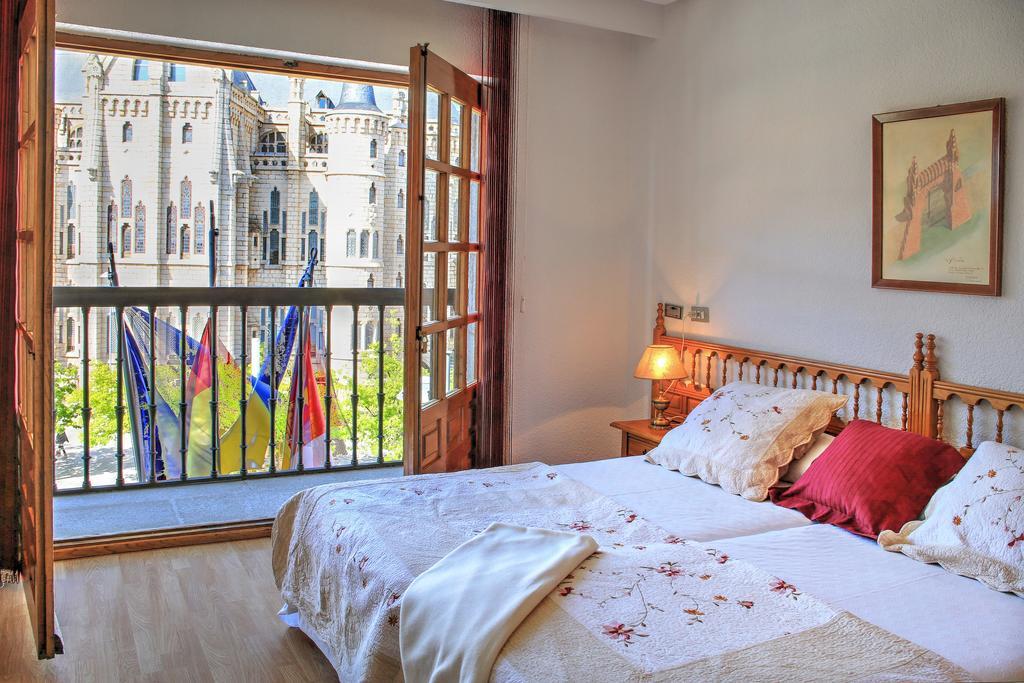 أستورغا Hotel Gaudi الغرفة الصورة